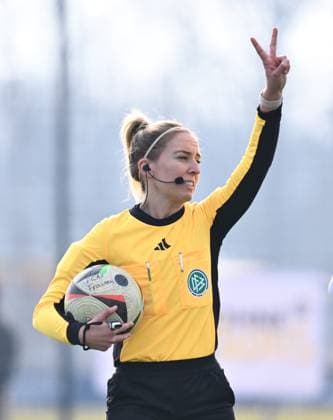 09.02.2025 - Fussball - Saison 2024 2025 - 2. Frauen - Fussball - Bundesliga - 14. Spieltag: 1. FC Nürnberg FCN ( Club Clubfrauen ) - FC Ingolstadt 04 FCI - Sportfoto Zink - xwoxzix - Julia Boike ( Schiedsrichter in )