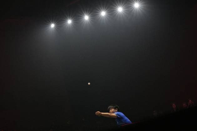 Bilder des Jahres 2025, Sport 02 Februar Sport Themen der Woche KW06 Sport Bilder des Tages (250209) -- SINGAPORE, Feb. 9, 2025 -- Sun Yingsha serves during the women s singles final between Sun Yingsha of China and Kuai Man of China at the World Table tennis, Tischtennis (WTT) Singapore Smash 2025 in Singapore, Feb. 9, 2025. (Photo by Xinhua) (SP)SINGAPORE-TABLE TENNIS-WTT SMASH-WOMEN S SINGLES-FINAL ThenxChihxWey 