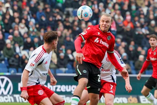 Moritz Heyer (Fortuna Duesseldorf) und Lars Gindorf (Hannover 96) kaempfen um den Ball, 2. Bundesliga, Hannover 96 vs Fortuna Düsseldorf, Heinz von Heiden Arena am 09. February 2025 in Hannover, Deutschland. (Foto von Marco Steinbrenner DeFodi Images) Moritz Heyer (Fortuna Duesseldorf) und Lars Gindorf (Hannover 96) battle for the ball, 2. Bundesliga, Hannover 96 vs Fortuna Düsseldorf, Heinz von Heiden Arena, February 9, 2025 in Hanover, Germany. (Photo by Marco Steinbrenner DeFodi Images) DFB DFL REGULATIONS PROHIBIT ANY USE OF PHOTOGRAPHS AS IMAGE SEQUENCES AND OR QUASI-VIDEO. Defodi-700_hann_dus_20250209_059 Defodi-700 DFB DFL REGULATIONS PROHIBIT ANY USE OF PHOTOGRAPHS AS IMAGE SEQUENCES AND OR QUASI-VIDEO.