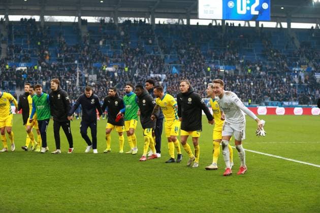 09.02.2025, xrekx, Fussball 2.Bundesliga, Karlsruher SC - Eintracht Braunschweig v.l. Mannschaft, Spieler, jubeln nach Spielende, Team, Player, celebrate at the end of the match Braunschweig (DFL DFB REGULATIONS PROHIBIT ANY USE OF PHOTOGRAPHS as IMAGE SEQUENCES and or QUASI-VIDEO) Karlsruhe
