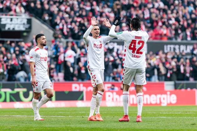 2. Fußball Bundesliga: 1. FC Köln - FC Schalke 04; 09.02.2025 Jubel zum 1:0 durch Damion Downs (1. FC Köln, 42) Dejan Ljubicic (1. FC Köln, 7) 2. Fußball Bundesliga, 1. FC Köln - FC Schalke 04, Köln, Rheinenergiestadion am 09.02.2025 DFL REGULATIONS PROHIBIT ANY USE OF PHOTOGRAPHS AS IMAGE SEQUENCES AND OR QUASI-VIDEO.