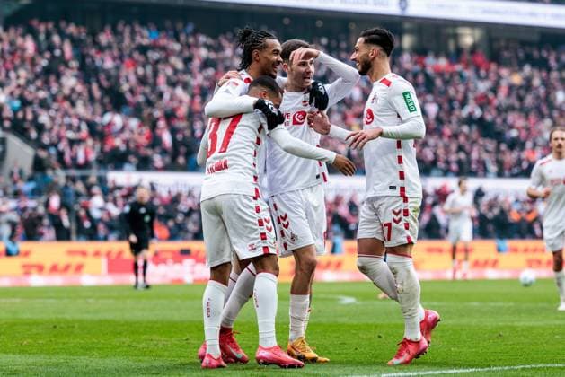 2. Fußball Bundesliga: 1. FC Köln - FC Schalke 04; 09.02.2025 Jubel zum 1:0 durch Damion Downs (1. FC Köln, 42) Linton Maina (1. FC Köln, 37), Denis Huseinbasic (1. FC Köln, 8), Leart Paqarada (1. FC Köln, 17) 2. Fußball Bundesliga, 1. FC Köln - FC Schalke 04, Köln, Rheinenergiestadion am 09.02.2025 DFL REGULATIONS PROHIBIT ANY USE OF PHOTOGRAPHS AS IMAGE SEQUENCES AND OR QUASI-VIDEO.