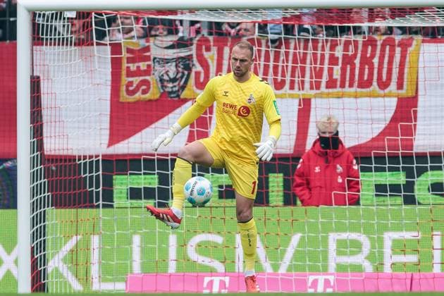 2. Fußball Bundesliga: 1. FC Köln - FC Schalke 04; 09.02.2025 Marvin Schwäbe (1. FC Köln, 1) mit Ball 2. Fußball Bundesliga, 1. FC Köln - FC Schalke 04, Köln, Rheinenergiestadion am 09.02.2025 DFL REGULATIONS PROHIBIT ANY USE OF PHOTOGRAPHS AS IMAGE SEQUENCES AND OR QUASI-VIDEO.