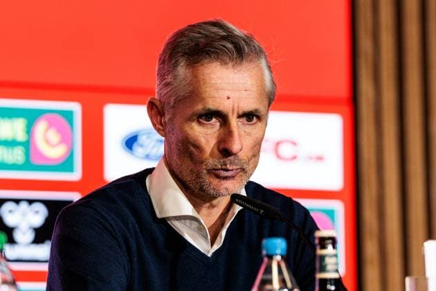 2. Fußball Bundesliga: 1. FC Köln - FC Schalke 04; 09.02.2025 Kees van Wonderen (Trainer Schalke 04) während der Pressekonferenz 2. Fußball Bundesliga, 1. FC Köln - FC Schalke 04, Köln, Rheinenergiestadion am 09.02.2025 DFL REGULATIONS PROHIBIT ANY USE OF PHOTOGRAPHS AS IMAGE SEQUENCES AND OR QUASI-VIDEO.