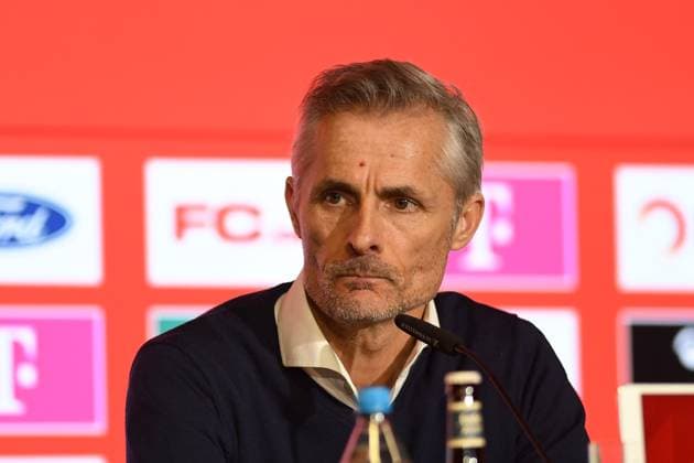 Trainer Kees van Wonderen (FC Schalke 04) schaut waehrend des Spiels der 2. Bundesliga zwischen 1. FC Köln und FC Schalke 04 im RheinEnergieStadion am 09. February 2025 in Köln, Deutschland. (Foto von Ralf Treese DeFodi Images) +++ Trainer Kees van Wonderen (FC Schalke 04) looks on during the 2. Bundesliga match between 1. FC Köln and FC Schalke 04 at RheinEnergieStadion on February 9, 2025 in Cologne, Germany. (Photo by Ralf Treese DeFodi Images) DFB DFL REGULATIONS PROHIBIT ANY USE OF PHOTOGRAPHS AS IMAGE SEQUENCES AND OR QUASI-VIDEO. (Photo by Ralf Treese DeFodi Images) Defodi-521_KOES0420250209_098