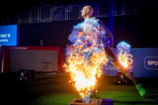 Sport Themen der Woche KW06 Sport Bilder des Tages ISTAF Indoor; Duesseldorf, 09.02.2025 Athletenvorstellung mit Flamme: Stabhochspringer Miller, Austin (USA); ISTAF Indoor im PSD Bank Dome in Duesseldorf, Deutschland am 09.02.2025. Copyright: xBEAUTIFULxSPORTS AxelxKohringx
