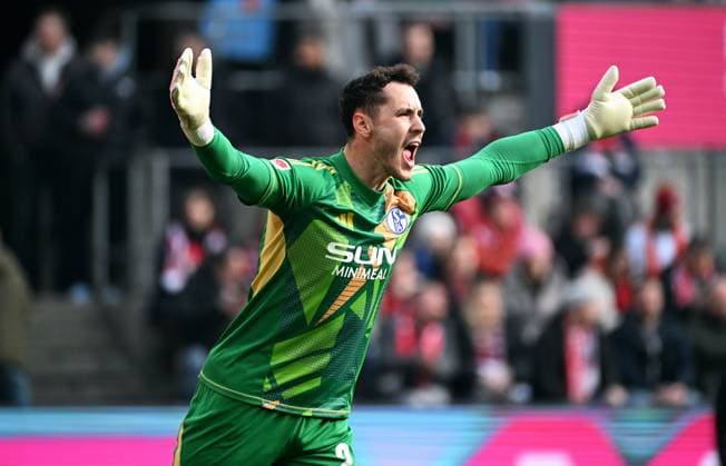 Fussball, Bundesliga, Deutschland, Herren, Saison 2024 2025, 21. Spieltag, Rhein Energie Stadion Köln, 1. FC Köln - FC Schalke 04 1:0; Justin Heekeren (S04). Aktion, Einzelbild.