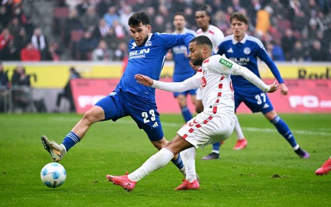 Fussball, Bundesliga, Deutschland, Herren, Saison 2024 2025, 21. Spieltag, Rhein Energie Stadion Köln, 1. FC Köln - FC Schalke 04 1:0; Linton Maina (KOE), Mehmet Aydin (S04). Aktion