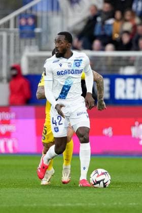 Fußball, AJ Auxerre - FC Toulouse AJ Auxerre v Toulouse FC - Ligue 1 McDonald s 2024 2025 42 Elisha OWUSU (aja) during the Ligue 1 McDonald s match between Auxerre and Toulouse at Stade Abbe Deschamps on February 9, 2025 in Auxerre, France. Auxerre France  Copyright: xFEPx 776279859