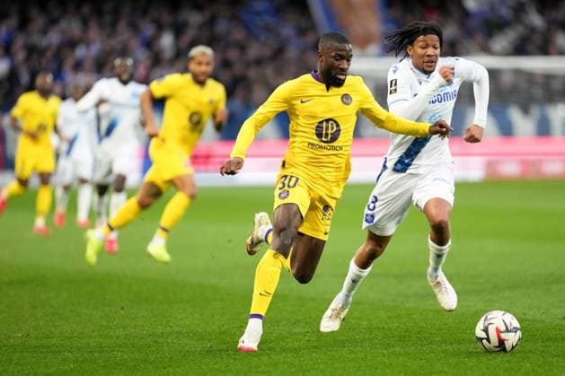 Fußball, AJ Auxerre - FC Toulouse AJ Auxerre v Toulouse FC - Ligue 1 McDonald s 2024 2025 80 Shavy BABICKA (tfc) during the Ligue 1 McDonald s match between Auxerre and Toulouse at Stade Abbe Deschamps on February 9, 2025 in Auxerre, France. Auxerre France  Copyright: xFEPx 776279859