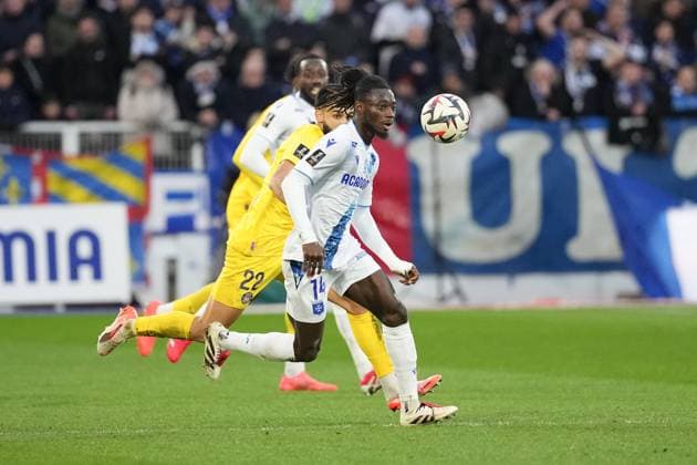 Fußball, AJ Auxerre - FC Toulouse AJ Auxerre v Toulouse FC - Ligue 1 McDonald s 2024 2025 14 Gideon MENSAH (aja) during the Ligue 1 McDonald s match between Auxerre and Toulouse at Stade Abbe Deschamps on February 9, 2025 in Auxerre, France. Auxerre France  Copyright: xFEPx 776279859