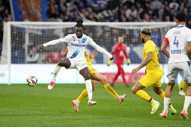 Fußball, AJ Auxerre - FC Toulouse AJ Auxerre v Toulouse FC - Ligue 1 McDonald s 2024 2025 14 Gideon MENSAH (aja) during the Ligue 1 McDonald s match between Auxerre and Toulouse at Stade Abbe Deschamps on February 9, 2025 in Auxerre, France. Auxerre France  Copyright: xFEPx 776279859