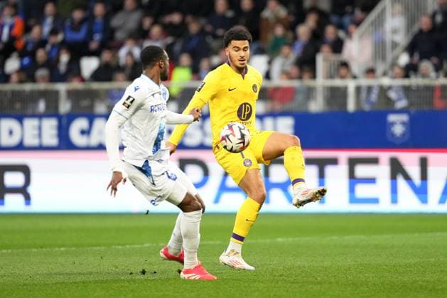 Fußball, AJ Auxerre - FC Toulouse AJ Auxerre v Toulouse FC - Ligue 1 McDonald s 2024 2025 07 Zakaria ABOUKHLAL (tfc) during the Ligue 1 McDonald s match between Auxerre and Toulouse at Stade Abbe Deschamps on February 9, 2025 in Auxerre, France. Auxerre France  Copyright: xFEPx 776279859