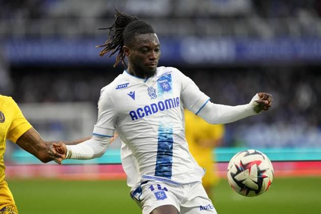 Fußball, AJ Auxerre - FC Toulouse AJ Auxerre v Toulouse FC - Ligue 1 McDonald s 2024 2025 14 Gideon MENSAH (aja) during the Ligue 1 McDonald s match between Auxerre and Toulouse at Stade Abbe Deschamps on February 9, 2025 in Auxerre, France. Auxerre France  Copyright: xFEPx 776279859