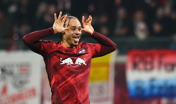 Sport Themen der Woche KW06 Sport Bilder des Tages RB Leipzig - St. Pauli Hamburg Bundesliga Leipzig, 09.02.2025, Red Bull Arena, Fußball Bundesliga, Spieltag 21 , RB LEIPZIG vs. FC ST. PAULI HAMBURG , Tor für RB Leipzig zum 2:0, Im Bild: Torschütze Xavi Simons (10, RB Leipzig), Torjubel , *** RB Leipzig St Pauli Hamburg Bundesliga Leipzig, 09 02 2025, Red Bull Arena, Soccer Bundesliga, Matchday 21 , RB LEIPZIG vs FC ST PAULI HAMBURG , Goal for RB Leipzig to 2 0, In the picture scorer Xavi Simons 10, RB Leipzig , Goal celebration , Picture Point