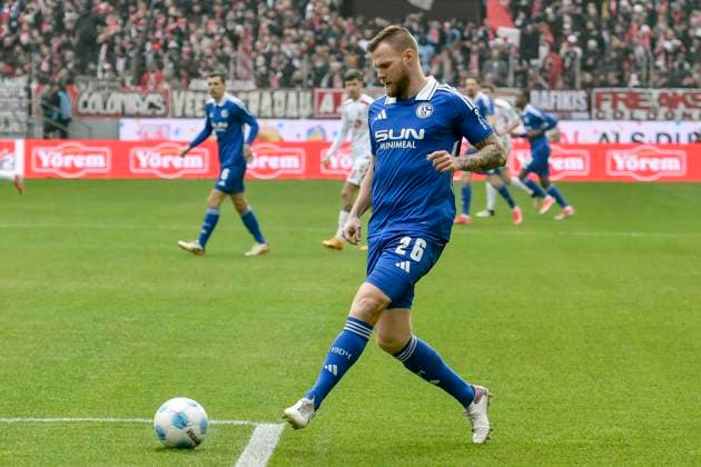 Tomas Kalas (Schalke 26) Aktion . Einzelbild . Freisteller . 09.02.2025 Fussball 1. FC Koeln vs FC Schalke 04, Rheinenergiestadion, Koeln, DFB DFL REGULATIONS PROHIBIT ANY USE OF PHOTOGRAPHS AS IMAGE SEQUENCES AND OR QUASI-VIDEO