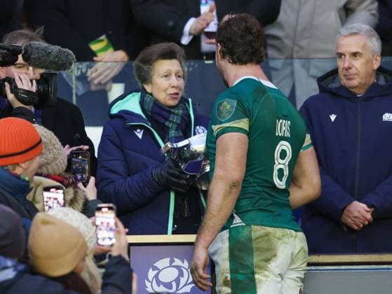 Sport Themen der Woche KW06 Sport Bilder des Tages HRH Princess Anne hands the 2025 Century Quaich to Ireland s Caelan Doris. Scotland v Ireland, Guinness Men s Six Nations Championship, Rugby Union, Scottish Gas Murrayfield Stadium, Edinburgh, Scotland, UK - 09 Feb 2025 EDITORIAL USE ONLY No use with unauthorised audio, video, data, fixture lists, club league logos or live services. Online in-match use limited to 120 images, no video emulation. No use in betting, games or single club league player publications.  Copyright: xRobertxPerry Shutterstockx 15136763cv