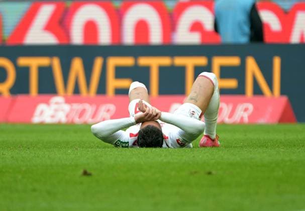 09.02.2025, xjpx, Fussball 2.Bundesliga, 1.FC Koeln - FC Schalke 04 v.l. Nach Spielende am Ende mit den Kräften - Leart Paqarada (Koeln) (DFL DFB REGULATIONS PROHIBIT ANY USE OF PHOTOGRAPHS as IMAGE SEQUENCES and or QUASI-VIDEO) Koeln