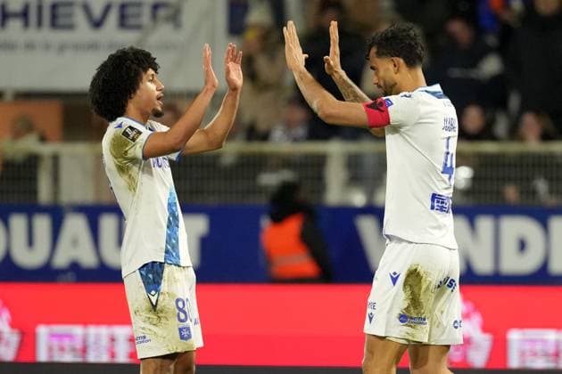 AJ Auxerre v Toulouse FC - Ligue 1 McDonald s 2024 2025 80 Han-Noah MASSENGO (aja) - 04 Jubal ROCHA MENDES JUNIOR (aja) during the Ligue 1 McDonald s match between Auxerre and Toulouse at Stade Abbe Deschamps on February 9, 2025 in Auxerre, France. Auxerre France  Copyright: xFEPx 776279859