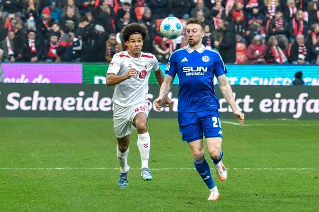 v. li. im Kampf um den Ball Neo Telle (Koeln 49) Tobias Mohr (Schalke 29) 09.02.2025 Fussball 1. FC Koeln vs FC Schalke 04, Rheinenergiestadion, Koeln, DFB DFL REGULATIONS PROHIBIT ANY USE OF PHOTOGRAPHS AS IMAGE SEQUENCES AND OR QUASI-VIDEO