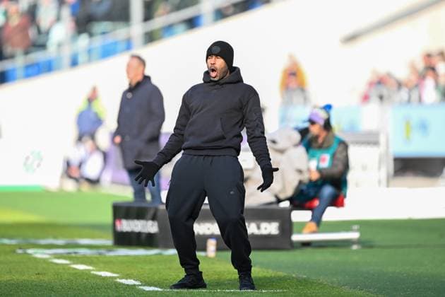 2. Bundesliga - Hannover 96 - Fortuna Düsseldorf am 09.02.2025 in der HDI Arena in Hannover Trainer Daniel Thioune (Duesseldorf) unzufrieden, enttäuscht, enttaeuscht, niedergeschlagen. MT