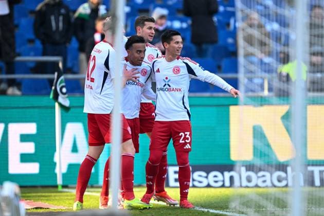 2. Bundesliga - Hannover 96 - Fortuna Düsseldorf am 09.02.2025 in der HDI Arena in Hannover Jubel, Torjubel, Torschuetze, Torschütze Myron van Brederode (Duesseldorf) jubelt nach seinem Tor zum 0:1. MT