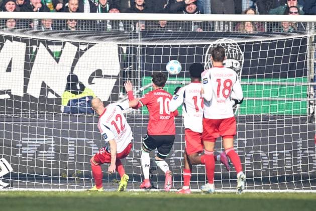 2. Bundesliga - Hannover 96 - Fortuna Düsseldorf am 09.02.2025 in der HDI Arena in Hannover Tor zum 1:1. Jannik Rochelt (Hannover 96) mit dem Tor zum 1:1.