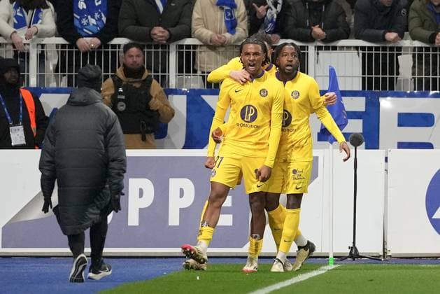 AJ Auxerre v Toulouse FC - Ligue 1 McDonald s 2024 2025 12 Warren KAMANZI (tfc) - 31 Noah EDJOUMA (tfc) during the Ligue 1 McDonald s match between Auxerre and Toulouse at Stade Abbe Deschamps on February 9, 2025 in Auxerre, France. Auxerre France  Copyright: xFEPx 776279859