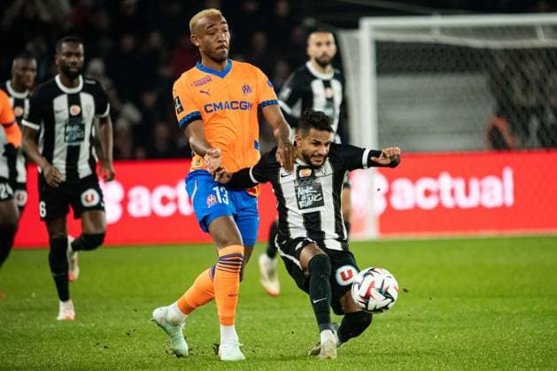 FOOTBALL : SCO Angers vs Olympique de Marseille - Ligue 1 - JournÃ e 21 - 09 02 2025 Amir Murillo (OM) Jim Allevinah (ANGERS SCO) AngersFrance  Copyright: xBaptistexAutissierx