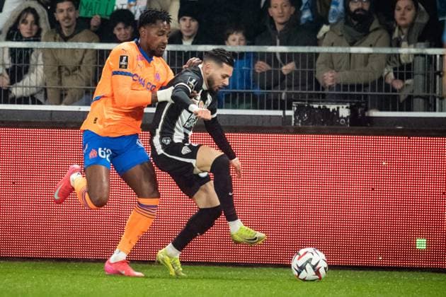 FOOTBALL : SCO Angers vs Olympique de Marseille - Ligue 1 - JournÃ e 21 - 09 02 2025 Amir Murillo (OM) Farid El Melali (SCO ANGERS) AngersFrance  Copyright: xBaptistexAutissierx