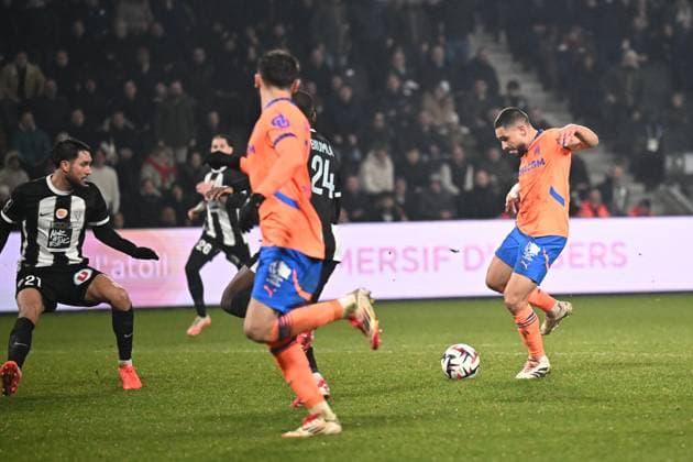 Angers SCO v Olympique de Marseille - Ligue 1 McDonald s 2024 2025 08 Neal MAUPAY (om) during the Ligue 1 McDonald s match between Angers and Marseille at Stade Raymond Kopa on February 9, 2025 in Angers, France. Angers France  Copyright: xFEPx 776279730