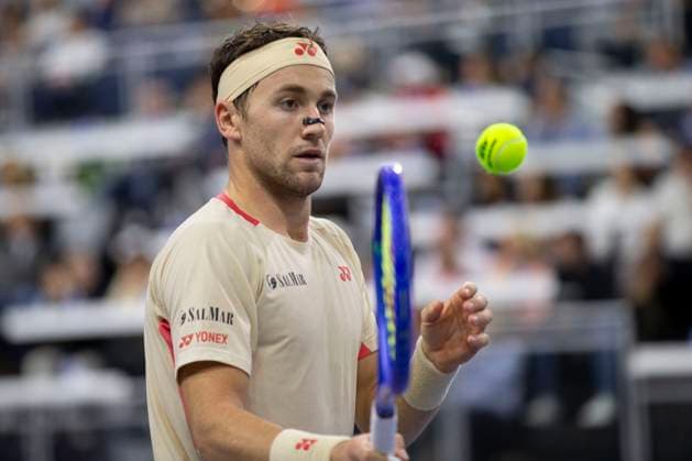 February 9, 2025, Frisco, Texas, USA: CASPER RUUD (NOR) grabs a tennis ball in a singles final match against DENIS SHAPOVALOV (CAN) during day eight of the 2025 ATP, Tennis Herren 500 Dallas Open at the Star in Frisco, TX. DENIS SHAPOVALOV (CAN) defeated CASPER RUUD (NOR), 7:6, 6:3. Frisco USA - ZUMAh193 20250209_zsp_h193_002 Copyright: xDanielxMcGregor-Huyerx