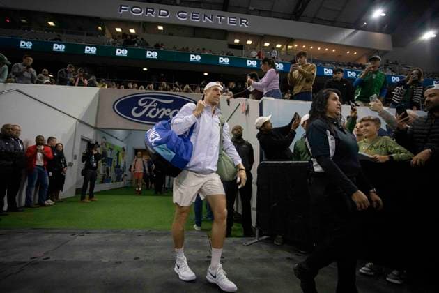 February 9, 2025, Frisco, Texas, USA: DENIS SHAPOVALOV (CAN) walks out of the tunnel before a singles final match against CASPER RUUD (NOR) during day eight of the 2025 ATP, Tennis Herren 500 Dallas Open at the Star in Frisco, TX. DENIS SHAPOVALOV (CAN) defeated CASPER RUUD (NOR), 7:6, 6:3. Frisco USA - ZUMAh193 20250209_zsp_h193_015 Copyright: xDanielxMcGregor-Huyerx