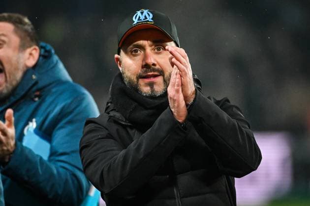 February 9, 2025, Angers, France, France: Roberto DE ZERBI of Marseille during the Ligue 1 match between Angers SCO and Olympique de Marseille (OM) at Raymond Kopa Stadium on February 09, 2025 in Angers, France. Angers France - ZUMAm308 20250209_zsp_m308_010 Copyright: xMatthieuxMirvillex