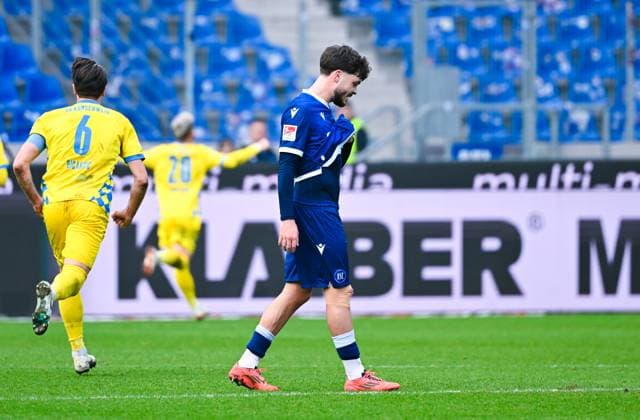 Lilian Egloff (Karlsruher SC) wirkt enttaeuscht nach dem zweiten Gegentor fuer seine Mannschaft waehrend des Spiels der 2. Bundesliga zwischen Karlsruher SC und Eintracht Braunschweig im BBBank Wildpark am 09. February 2025 in Karlsruhe, Deutschland. (Foto von Silas Schueller De Fodi Images) +++ Lilian Egloff (Karlsruher SC) looks dejected after the second goal by Eintracht Braunschweig during the 2. Bundesliga match between Karlsruher SC and Eintracht Braunschweig at BBBank Wildpark on February 9, 2025 in Karlsruhe, Germany. (Photo by Silas Schueller De Fodi Images) DFB DFL REGULATIONS PROHIBIT ANY USE OF PHOTOGRAPHS AS IMAGE SEQUENCES AND OR QUASI-VIDEO. (Photo by Silas Schueller DeFodi Images) Defodi-738_738_KSCBRA_20250209_228