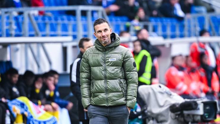 Trainer Christian Eichner (Karlsruher SC) wirkt nachdenklich waehrend des Spiels der 2. Bundesliga zwischen Karlsruher SC und Eintracht Braunschweig im BBBank Wildpark am 09. February 2025 in Karlsruhe, Deutschland. (Foto von Silas Schueller De Fodi Images) +++ Coach Christian Eichner (Karlsruher SC) looks thoughtful during the 2. Bundesliga match between Karlsruher SC and Eintracht Braunschweig at BBBank Wildpark on February 9, 2025 in Karlsruhe, Germany. (Photo by Silas Schueller De Fodi Images) DFB DFL REGULATIONS PROHIBIT ANY USE OF PHOTOGRAPHS AS IMAGE SEQUENCES AND OR QUASI-VIDEO. (Photo by Silas Schueller DeFodi Images) Defodi-738_738_KSCBRA_20250209_216