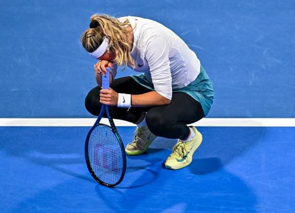 WTA, Tennis Damen QATAR OPEN TENNIS TOURNAMENT FIRST ROUND Victoria Azarenka competes in her 1st round match against Amanda Anisimova of United States during the WTA Qatar TotalEnergies Open 2025 tennis tournament at the Khalifa International Tennis Complex in Doha, Qatar, on February 9, 2025. Copyright: xNOUSHADx