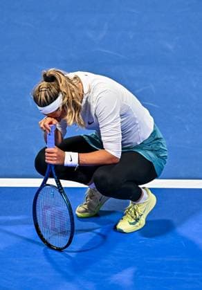WTA, Tennis Damen QATAR OPEN TENNIS TOURNAMENT FIRST ROUND Victoria Azarenka competes in her 1st round match against Amanda Anisimova of United States during the WTA Qatar TotalEnergies Open 2025 tennis tournament at the Khalifa International Tennis Complex in Doha, Qatar, on February 9, 2025. Copyright: xNOUSHADx