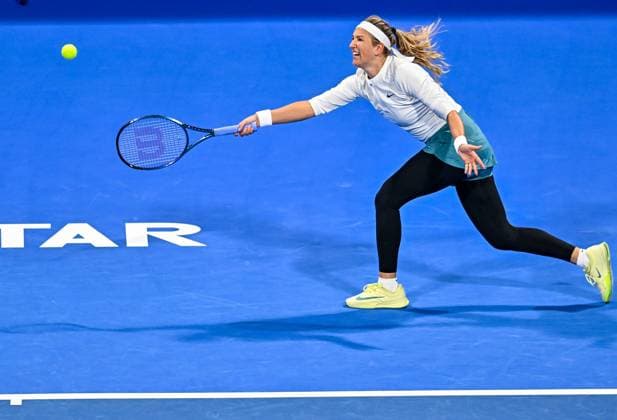 WTA, Tennis Damen QATAR OPEN TENNIS TOURNAMENT FIRST ROUND Victoria Azarenka competes in her 1st round match against Amanda Anisimova of United States during the WTA Qatar TotalEnergies Open 2025 tennis tournament at the Khalifa International Tennis Complex in Doha, Qatar, on February 9, 2025. Copyright: xNOUSHADx