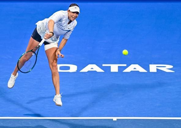 WTA, Tennis Damen QATAR OPEN TENNIS TOURNAMENT FIRST ROUND Amanda Anisimova of United States competes in her 1st round match against Victoria Azarenka during the WTA Qatar TotalEnergies Open 2025 tennis tournament at the Khalifa International Tennis Complex in Doha, Qatar, on February 9, 2025. Copyright: xNOUSHADx