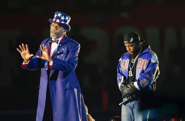 Bilder des Jahres 2025, Sport 02 Februar Sport Themen der Woche KW06 Sport Bilder des Tages Grammy award winning rapper Kendrick Lamar (R) headlines the Super Bowl LIX Halftime Show at Caesars Superdome in New Orleans on Sunday, February 9, 2025.  SBP20250209165 JOHNNYxANGELILLO