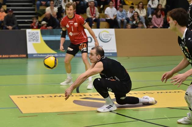 Moritz Rauber (TV Rottenburg, 02) bei der Annahme TV Rottenburg vs. Volley YoungStars Friedrichshafen, Volleyball, 2. Bundesliga Sued, 18. Spieltag, Saison 2024 2025, 09.02.2025, TV Rottenburg vs. Volley YoungStars Friedrichshafen, Volleyball, 2. Bundesliga Sued, 18. Spieltag, Saison 2024 2025, 09.02.2025 Rottenburg Copyright: xEibner-Pressefoto RalphxKunzex EP_RKE