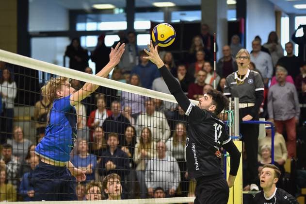 Kasper Groeger (Volley YoungStars Friedrichshafen, 07) gegen Yannick Menke (TV Rottenburg, 12) TV Rottenburg vs. Volley YoungStars Friedrichshafen, Volleyball, 2. Bundesliga Sued, 18. Spieltag, Saison 2024 2025, 09.02.2025, TV Rottenburg vs. Volley YoungStars Friedrichshafen, Volleyball, 2. Bundesliga Sued, 18. Spieltag, Saison 2024 2025, 09.02.2025 Rottenburg Copyright: xEibner-Pressefoto RalphxKunzex EP_RKE