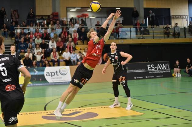 Dirk Mehlberg (TV Rottenburg, 01), dahinter Moritz Rauber (TV Rottenburg, 02) TV Rottenburg vs. Volley YoungStars Friedrichshafen, Volleyball, 2. Bundesliga Sued, 18. Spieltag, Saison 2024 2025, 09.02.2025, TV Rottenburg vs. Volley YoungStars Friedrichshafen, Volleyball, 2. Bundesliga Sued, 18. Spieltag, Saison 2024 2025, 09.02.2025 Rottenburg Copyright: xEibner-Pressefoto RalphxKunzex EP_RKE