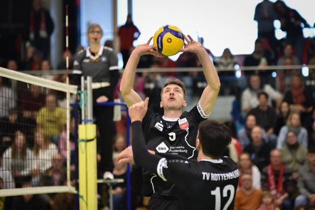 Sam Elgert (TV Rottenburg, 09), davor Yannick Menke (TV Rottenburg, 12) TV Rottenburg vs. Volley YoungStars Friedrichshafen, Volleyball, 2. Bundesliga Sued, 18. Spieltag, Saison 2024 2025, 09.02.2025, TV Rottenburg vs. Volley YoungStars Friedrichshafen, Volleyball, 2. Bundesliga Sued, 18. Spieltag, Saison 2024 2025, 09.02.2025 Rottenburg Copyright: xEibner-Pressefoto RalphxKunzex EP_RKE