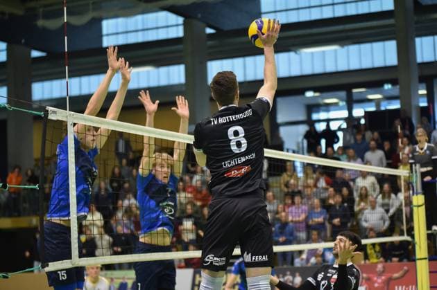 Niklas Lichtenauer (TV Rottenburg, 08) gegen Anton Mueller (Volley YoungStars Friedrichshafen, 15), Kasper Groeger (Volley YoungStars Friedrichshafen, 07) TV Rottenburg vs. Volley YoungStars Friedrichshafen, Volleyball, 2. Bundesliga Sued, 18. Spieltag, Saison 2024 2025, 09.02.2025, TV Rottenburg vs. Volley YoungStars Friedrichshafen, Volleyball, 2. Bundesliga Sued, 18. Spieltag, Saison 2024 2025, 09.02.2025 Rottenburg Copyright: xEibner-Pressefoto RalphxKunzex EP_RKE