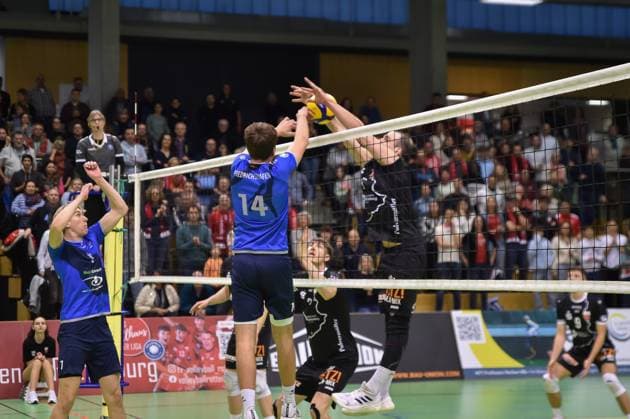 Daniel Habermaas (Volley YoungStars Friedrichshafen, 14) gegen Moritz Rauber (TV Rottenburg, 02) TV Rottenburg vs. Volley YoungStars Friedrichshafen, Volleyball, 2. Bundesliga Sued, 18. Spieltag, Saison 2024 2025, 09.02.2025, TV Rottenburg vs. Volley YoungStars Friedrichshafen, Volleyball, 2. Bundesliga Sued, 18. Spieltag, Saison 2024 2025, 09.02.2025 Rottenburg Copyright: xEibner-Pressefoto RalphxKunzex EP_RKE