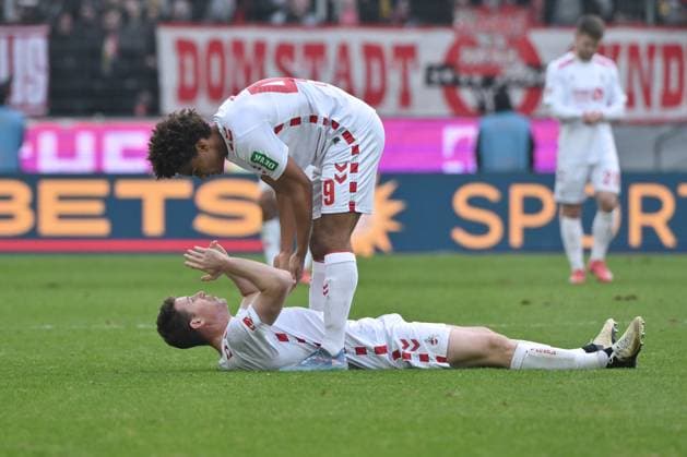 Jubel Neo Telle (1.FC Koeln), oben und Dominique Heintz (1.FC Koeln) nach dem Abpfiff 09.02.2025, Fussball 2. Bundesliga, 21. Spieltag, Saison 2024 2025 1. FC Köln - FC Schalke 04 1:0 Koeln Rhein Energie Stadion Nordrhein Westfalen Deutschland