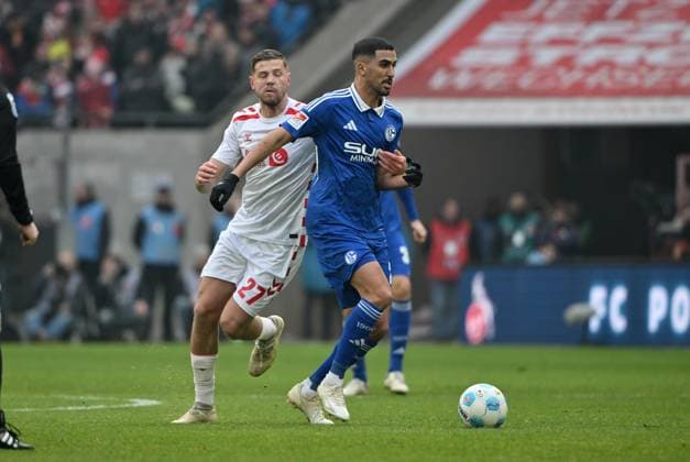Aymen Barkok (FC Schalke 04), Imad Rondic (1.FC Koeln), v.re. 09.02.2025, Fussball 2. Bundesliga, 21. Spieltag, Saison 2024 2025 1. FC Köln - FC Schalke 04 1:0 Koeln Rhein Energie Stadion Nordrhein Westfalen Deutschland