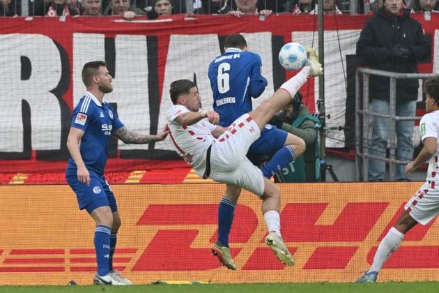 Ron Schallenberg (FC Schalke 04), Imad Rondic (1.FC Koeln), Tomas Kalas (FC Schalke 04), v.re. 09.02.2025, Fussball 2. Bundesliga, 21. Spieltag, Saison 2024 2025 1. FC Köln - FC Schalke 04 1:0 Koeln Rhein Energie Stadion Nordrhein Westfalen Deutschland